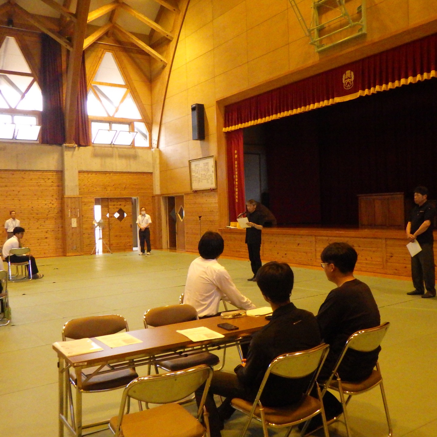 農村かさぎ　昨日は県立農業大学へ求人マッチングに行きました。確たる手応えは無いものの少しの希望は持てるかもしれません。　今日は逆に、町内の農業事業所を農大から希望者が現場訪問してくれました。　　　　　#pentax#農家ときどき写真家#農村 #農村かさぎ #写真家#田舎の風景#農業 #農家#集落営農 #笠木営農組合 #だんだん