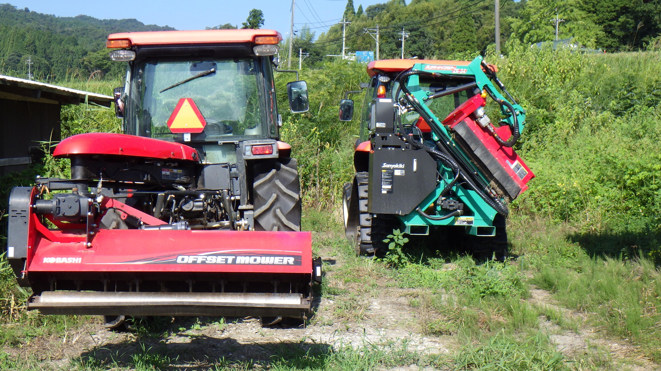 農村かさぎ　　草刈りは当分休み。　　　　稲刈りを始めたので、草刈機械は当分の間、小休止です。　　　　　　　　　　　　　　#pentax#農家ときどき写真家#農村 #農村かさぎ #写真家#田舎の風景#農業 #農家#集落営農 #笠木営農組合 #だんだん