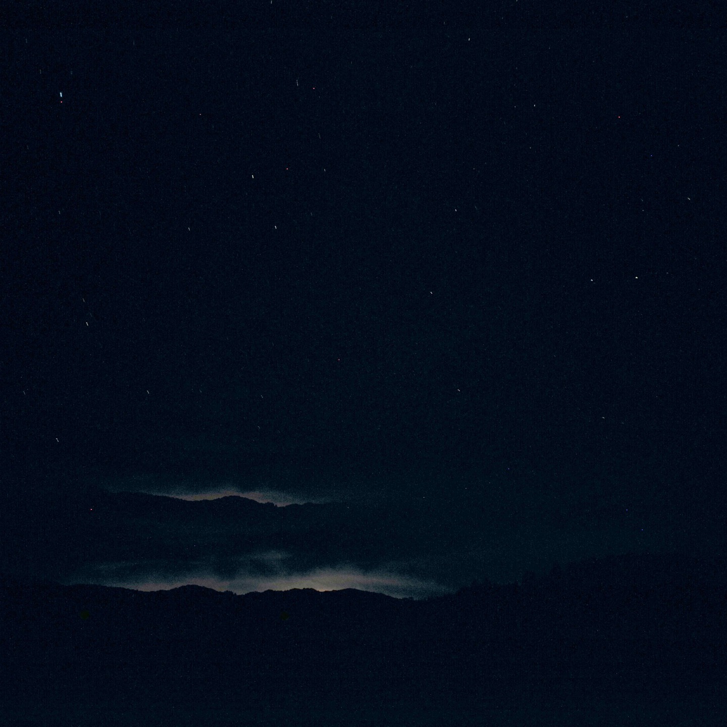 ＃農村かさぎ　稲妻の影　米の検査準備、書類作成して帰宅途中、星空の下、雷鳴はしないが遠くで稲妻が光っていた。綺麗だったので三脚を出して撮ってみた。　　　　　　　#pentax#農家ときどき写真家#農村 #農村かさぎ #写真家#田舎の風景#農業 #農家#集落営農 #笠木営農組合 #だんだん