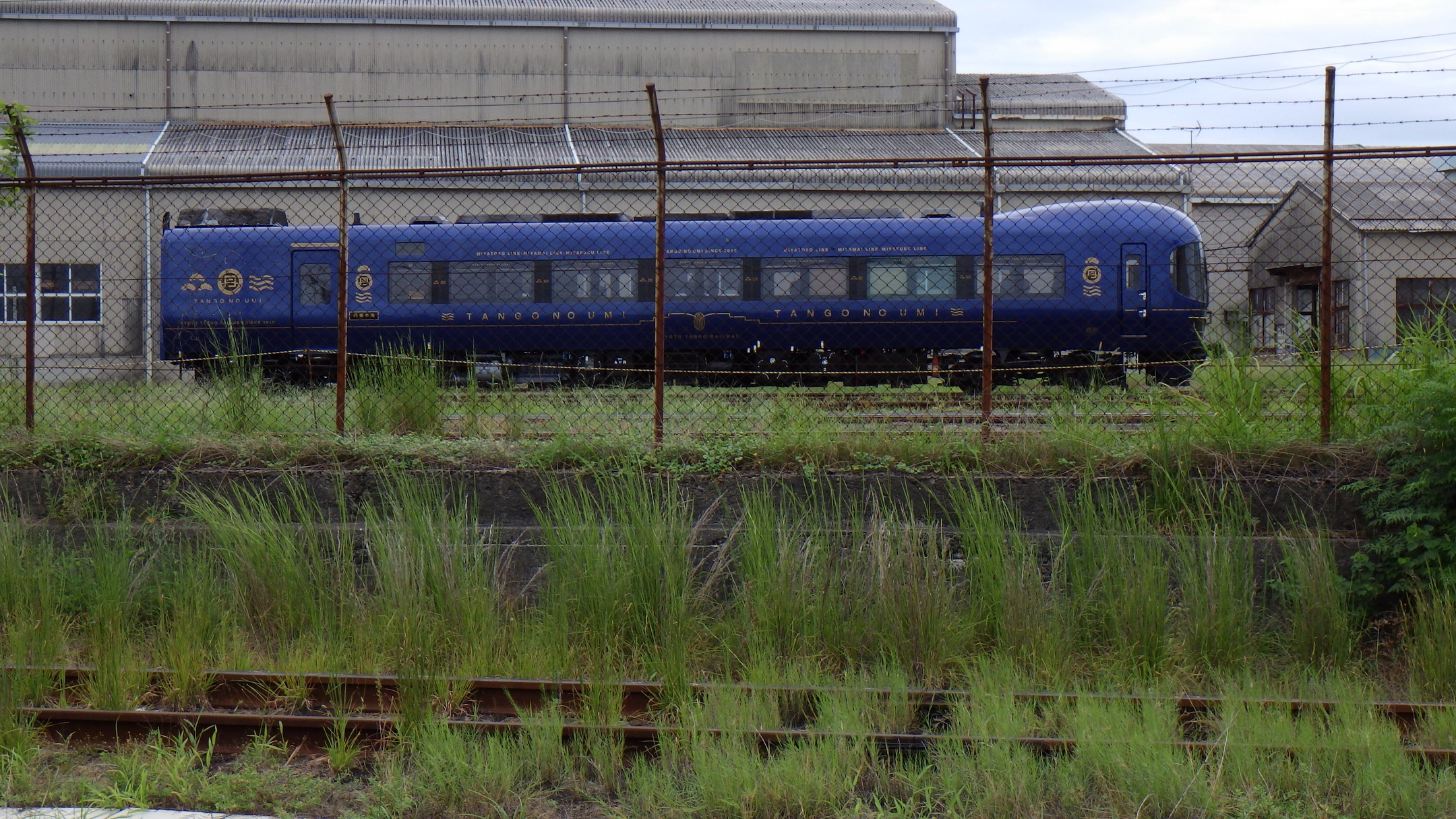 農村かさぎ　　納品日　　danngoya mone(株　いけがみ）の納品の時、JR後藤工場の近くを通りますので、時々珍しい車両を目にします。　　　撮り鉄でもありませんが鉄道も好きです。　　　　　　　　　　　　#pentax#農家ときどき写真家#農村 #農村かさぎ #写真家#田舎の風景#農業 #農家#集落営農 #笠木営農組合 #だんだん