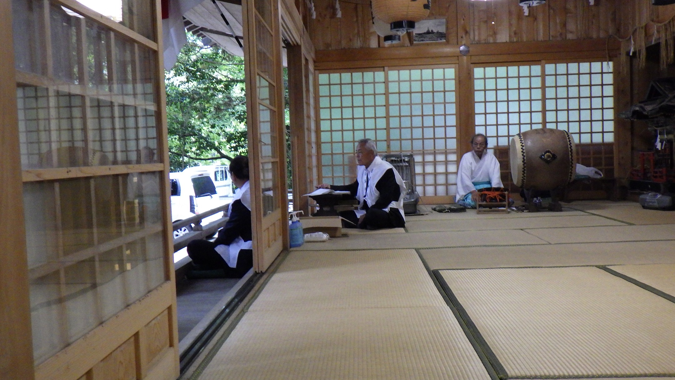 農村かさぎ　　28日は氏神の日谷神社の秋の大祭でした。　収穫に感謝、巫女舞も奉納できました。少子高齢化の中でいつまで実施できるのか不安もありますが、感謝感謝です。　　　　　　　　　　　　　　　　　#pentax#農家ときどき写真家#農村 #農村かさぎ #写真家#田舎の風景#農業 #農家#集落営農 #笠木営農組合 #だんだん