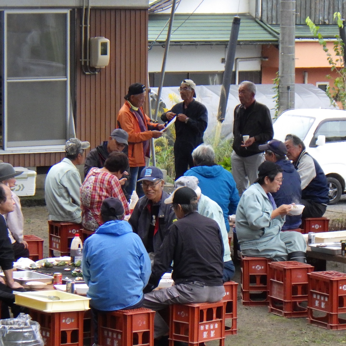 農村かさぎ　　農村かさぎの収穫祭。　（有）だんだんの米子圃場の稲刈りが50a程残っていますが、秋雨に悩ませられながも無事作業が終了しつつあります。　自治会主導で収穫祭でした。自治会役員、女性部の皆様へ感謝です。　　　　　　　　　　　　　　イノシシ肉で焼き肉。豚汁、新米のおにぎり、ぜんざい・・ごちそうさまでした。　　#pentax#農家ときどき写真家#農村 #農村かさぎ #写真家#田舎の風景#農業 #農家#集落営農 #笠木営農組合 #だんだん