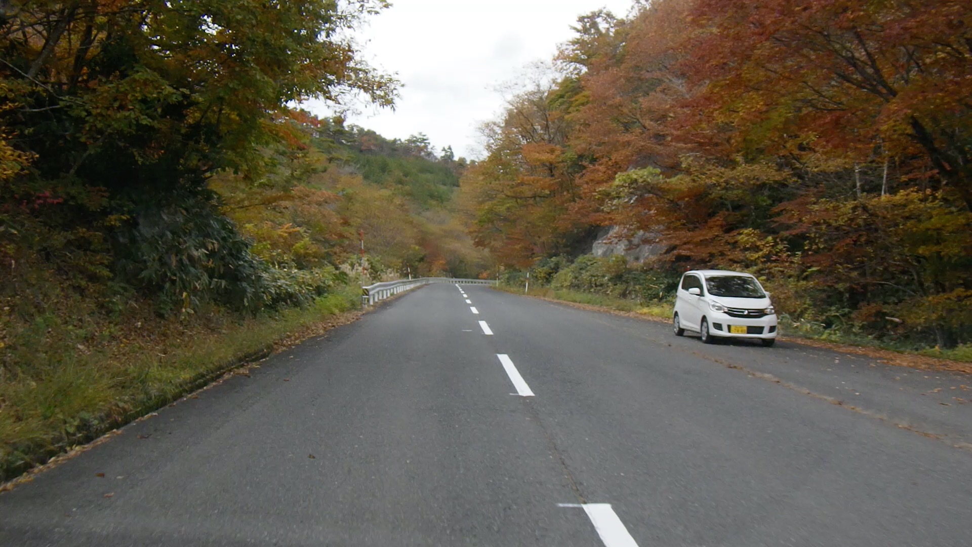 農村かさぎ　お米の納品。　毎週木曜日に米子市周辺のレストラン、居酒屋さん、個人直販先に納品に回ります。　　　　　　　　　先日の納品、すっかり秋色の中を走りました。峠越えで近道して、島根県を通って行きます。　帰りはこんなに綺麗な夕焼けでした。　　　　　　　　　　　　　　　　　　#pentax#農家ときどき写真家#農村 #農村かさぎ #写真家#田舎の風景#農業 #農家#集落営農 #笠木営農組合 #だんだん
