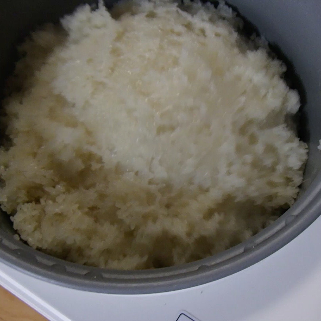 農村かさぎ　餅つき。　だんごや萌音（もち屋いけがみ）にもち米の納品の合間に、我が家も餅つきです。　息子の事務所用、我が家と鏡餅中心で平餅は息子、娘に送る物だけで我が家には少ないです。　　　　　　　　　#pentax#農家ときどき写真家#農村 #農村かさぎ #写真家#田舎の風景#農業 #農家#集落営農 #笠木営農組合 #だんだん