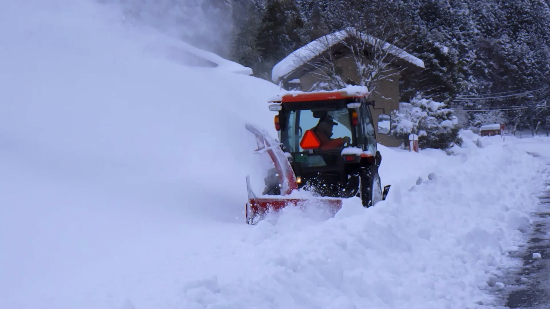 農村かさぎ　せっかく積もった雪も雨とその後の晴天で消えてしまいそうです。　ジックリと溶けてくれたら春からの水の心配が無いのですが・・・・・。温暖化ですね　　　　#pentax#農家ときどき写真家#農村 #農村かさぎ #写真家#田舎の風景#農業 #農家#集落営農 #笠木営農組合 #だんだん